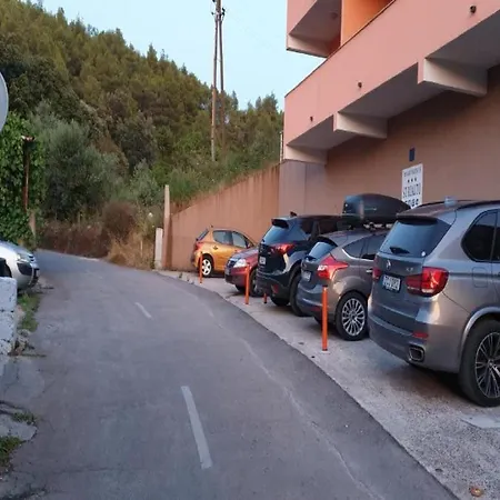 Apartman With Balcony And 1