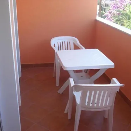 With Balcony And 1 Apartment *