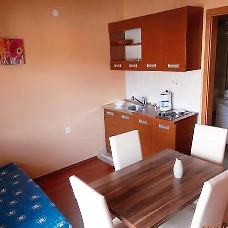 Apartment With Balcony And 1 Jelsa (Hvar)