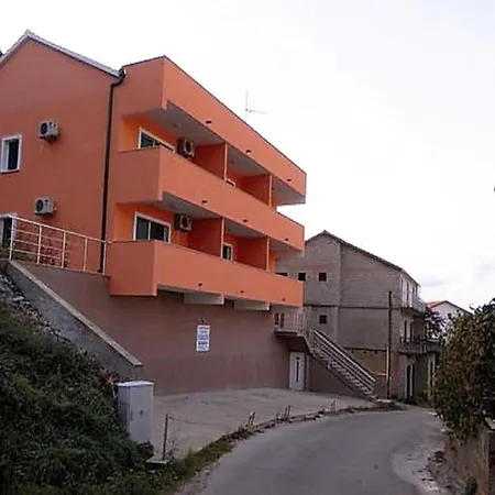 Apartment With Balcony And 1 Jelsa (Hvar)